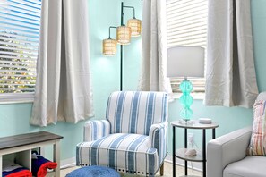 Smart TV, reproductor de DVD, libros, videoteca