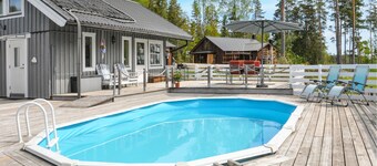 Amazing home in Hammarö with lake view