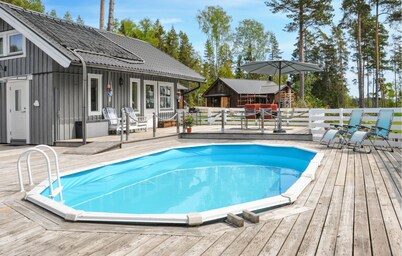 Amazing home in Hammarö with lake view