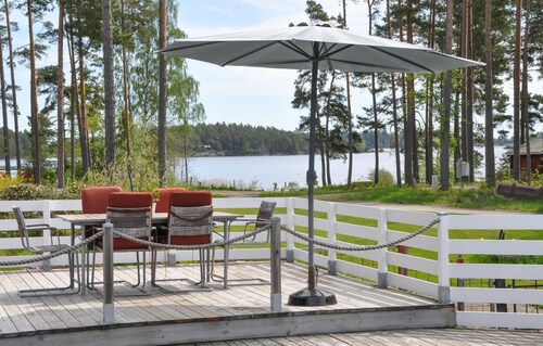 Amazing home in Hammarö with lake view