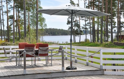 Amazing home in Hammarö with lake view