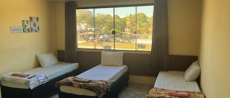 Chambre Standard, 3 lits une place