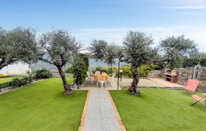 Outdoor dining - 3 bedroom cozy apartment in Imperia (Imperia)