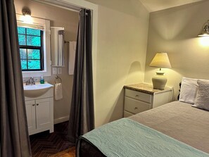 مكتب ومكواة/لوح كي وواي فاي مجانًا وملاءات أسرّة