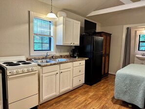 ثلاجة، ميكروويف، فرن، موقد طهي مسطح