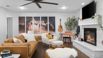 Smart TV, fireplace, video games, table tennis
