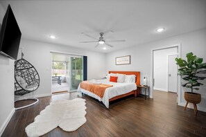 5 bedrooms, desk, iron/ironing board, travel crib