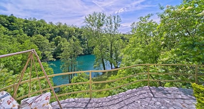 Cozy home in Donji Zvecaj with kitchen