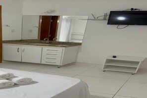 3 slaapkamers, een strijkplank/strijkijzer, wifi, beddengoed