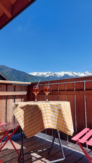 Enjoy a refreshing drink on the deck with a view of the surrounding mountains.