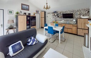 Fernseher, Kamin, Stereoanlage