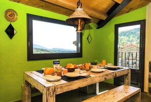 Superior Apartment, Mountain View | Private kitchen | Full-size fridge, microwave, oven, stovetop - Can Castell (Castellfollit de la Roca)