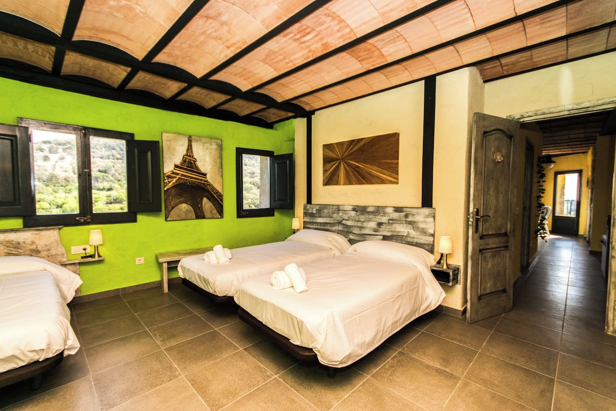 Deluxe Apartment, Mountain View | 3 bedrooms, premium bedding, individually decorated