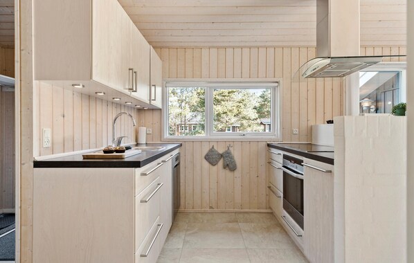 Fridge, dishwasher, coffee/tea maker