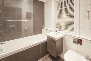 Shower, hair dryer, towels, soap - Cobble Cottage, a cosy holiday cottage in Whitby (Whitby)