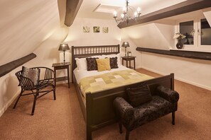 Iron/ironing board, travel crib, free WiFi, bed sheets - Cobble Cottage, a cosy holiday cottage in Whitby (Whitby)