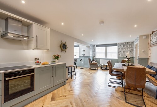 Stunning, dog friendly , Parking 2 cars in Whitby