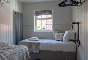3 chambres, fer et planche à repasser, lit parapluie, Wi-Fi gratuit