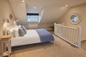 3 habitaciones, tabla de planchar con plancha y cuna de viaje 