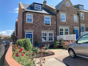 Exterior - Family Holiday Home, Whitby, Parking, Dog Friendly (Whitby)