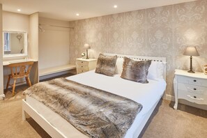 3 chambres, fer et planche à repasser, lit parapluie, Wi-Fi gratuit