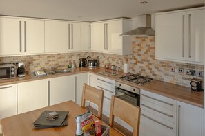 Fridge, microwave, oven, stovetop - Character Property Fabulous Views/Terrace (Whitby)