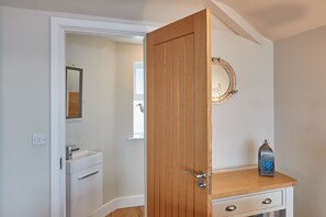 Interior - Turnstone Cottage, Stunning Sea Views,Dog Friendly (Whitby)