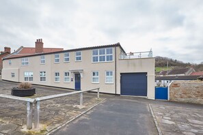 Exterior - Turnstone Cottage, Stunning Sea Views,Dog Friendly (Whitby)