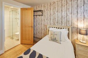 2 bedrooms, iron/ironing board, free WiFi, bed sheets - Turnstone Cottage, Stunning Sea Views,Dog Friendly (Whitby)