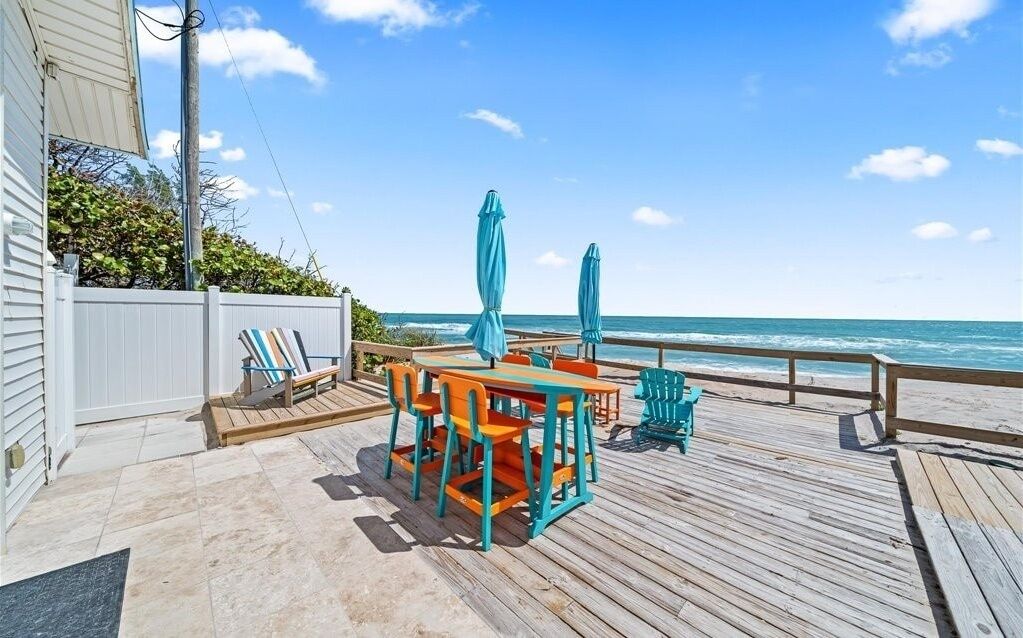 Seagrape Beachfront Cottage - Direct Oceanfront