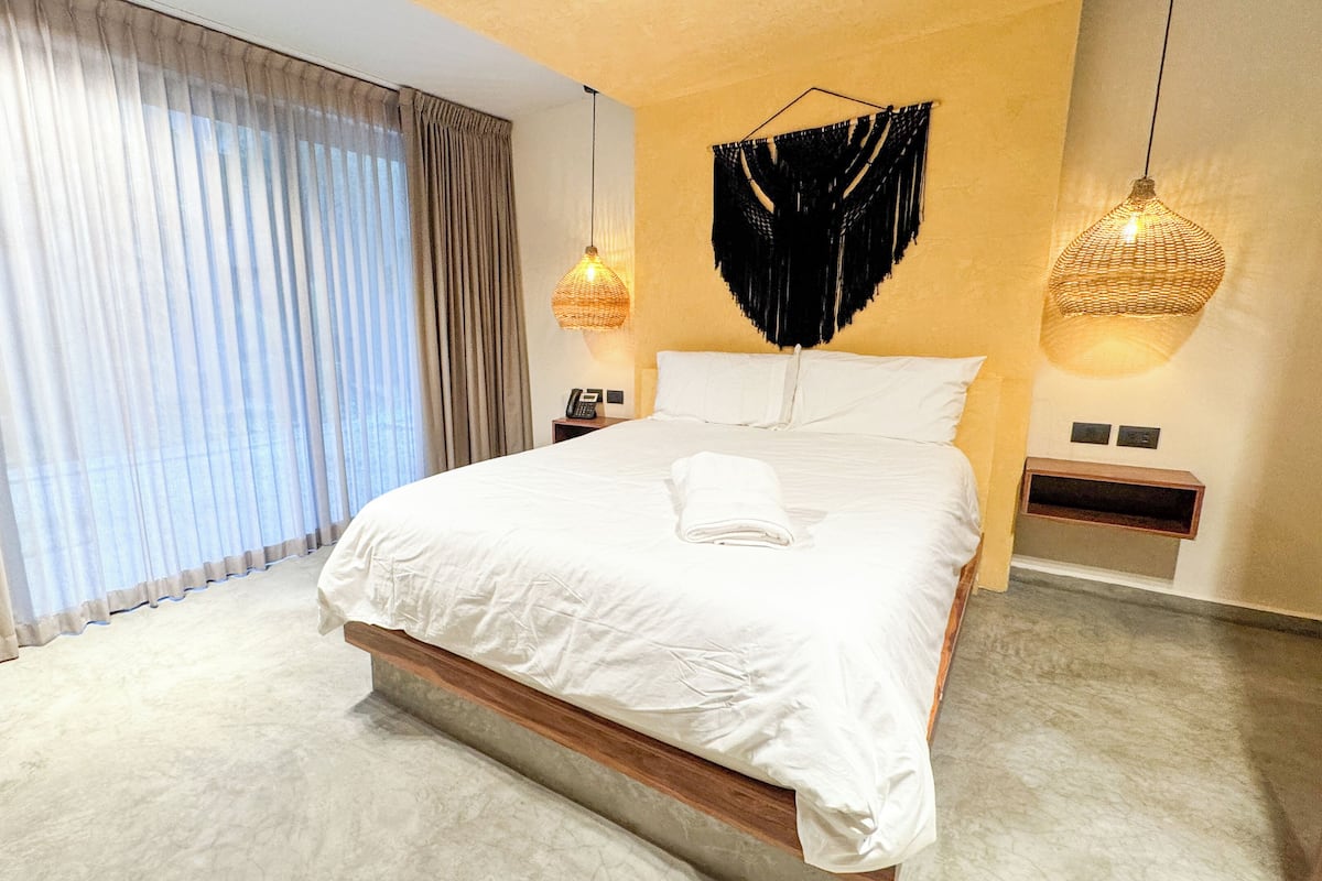 1 bedroom, premium bedding, down comforters, in-room safe