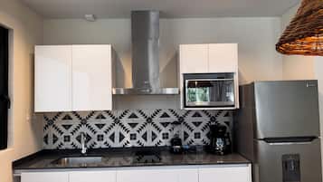 Deluxe Studio Suite | Private kitchen