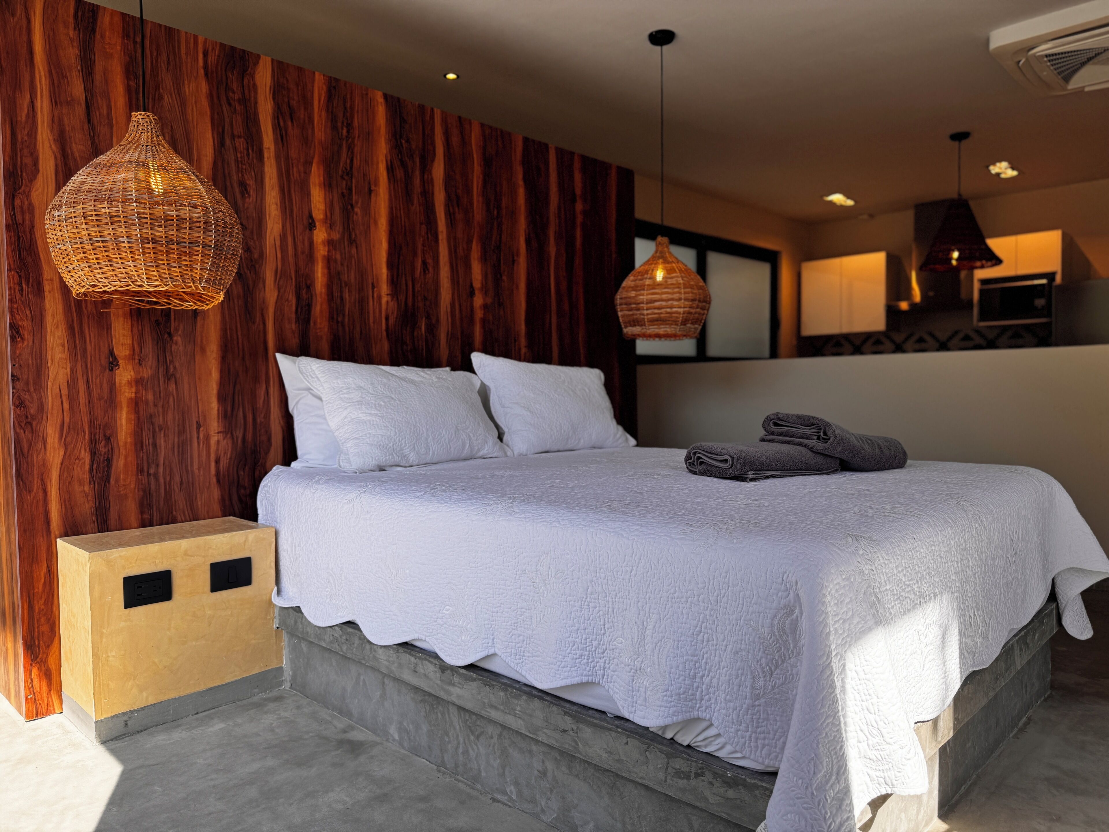 Deluxe Studio Suite | Premium bedding, down comforters, in-room safe, blackout drapes