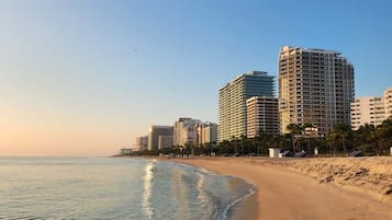 Beach nearby, sun-loungers, beach towels