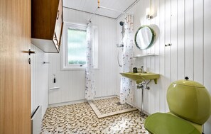 Shower - 3 bedroom lovely home in Høng (Høng)