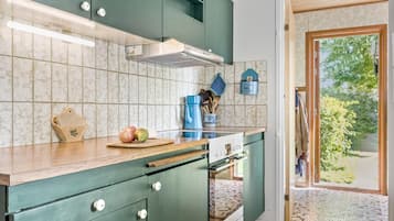 Fridge, stovetop, dishwasher, coffee/tea maker