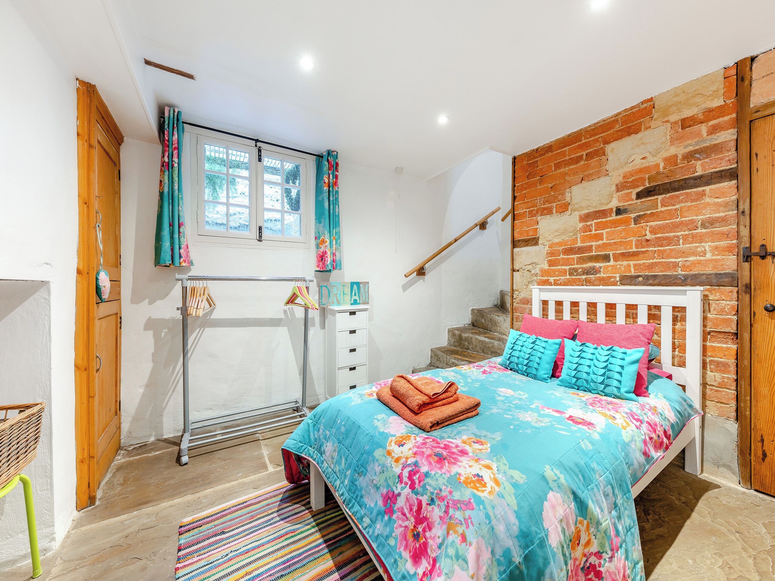 4 bedrooms, free WiFi, bed sheets