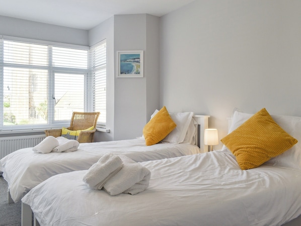 5 bedrooms, free WiFi, bed sheets