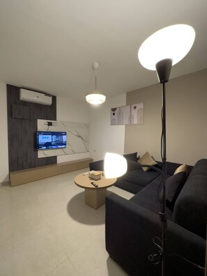 Apartment, 1 Bedroom, Accessible, Smoking | Interior