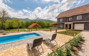 Pool - Beautiful home in Gracac (Gracac)