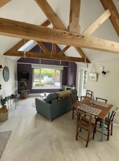 Historic Thatched Cottage Getaway in Kilkenny