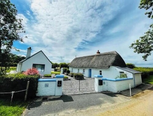 Historic Thatched Cottage Getaway in Kilkenny
