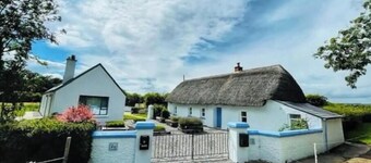 Historic Thatched Cottage Getaway in Kilkenny