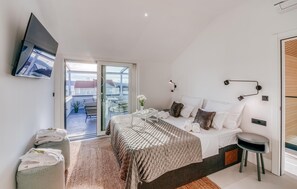 4 bedrooms, in-room safe, iron/ironing board, travel crib - Cozy home in Biograd na Moru with sauna (Biograd na Moru)