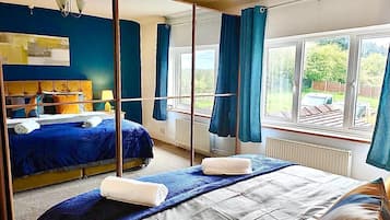 4 bedrooms, iron/ironing board, WiFi, bed sheets