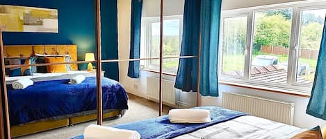 4 chambres, fer et planche Ă repasser, Wi-Fi, draps fournis