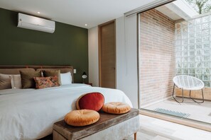 2 bedrooms, in-room safe, desk, iron/ironing board - Peaceful Indoor-Outdoor Living 2,023 s.f. Provenza with pool and gym (Medellín)