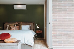 2 Schlafzimmer, Zimmersafe, Schreibtisch, Bügeleisen/Bügelbrett