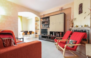 Smart TV y chimenea 