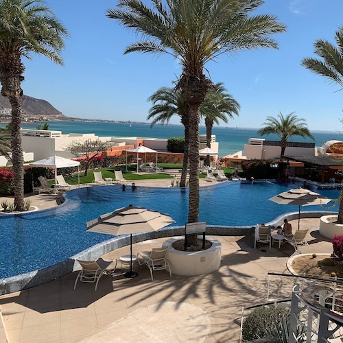 Amazing Oceanview Suite with Beach Club Access & Golf Cart